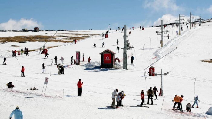 khu trượt tuyết ở Serra da Estrela – dãy núi cao nhất ở Bồ Đào Nha